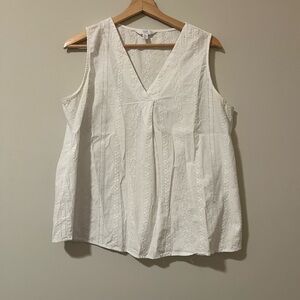 Time and Tru Cream V-Neck Sleeveless Blouse